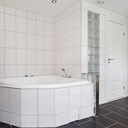 Aalesund Oceanview Holiday home *