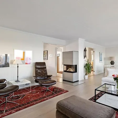 Aalesund Oceanview Holiday home *
